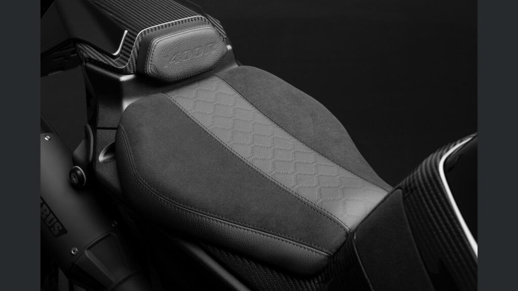 seulement 100 exemplaires ce missile autrichien retravaillé par brabus promet des sensations dignes d’une hypercar 32