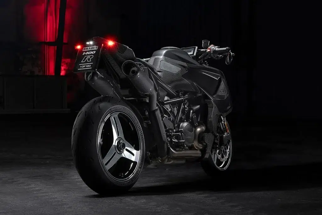 seulement 100 exemplaires ce missile autrichien retravaillé par brabus promet des sensations dignes d’une hypercar 4