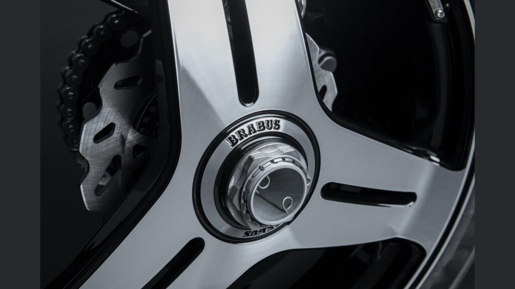seulement 100 exemplaires ce missile autrichien retravaillé par brabus promet des sensations dignes d’une hypercar 48