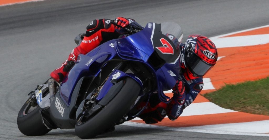 yamaha prêt à rompre avec 27 ans d’adn la r1 v4 annoncerait la fin de l’ère des “tetras” japonais 4