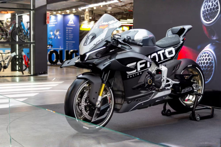 après avoir fâché ses clients avec une app devenue payante, cfmoto veut laver son image avec une v4 sr rr à aéro active et un staff venu de ducati