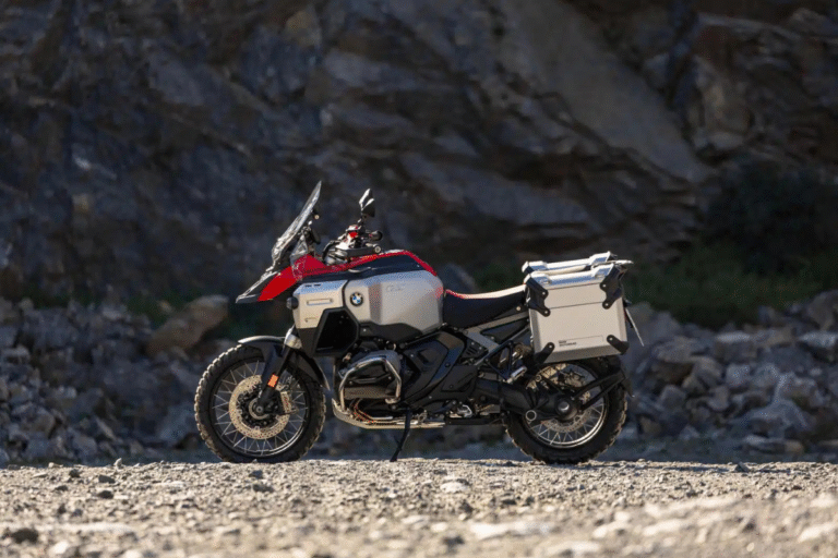 bmw dévoile sa nouvelle r 1300 gs adventure avec boîte auto asa et voyages sans effort