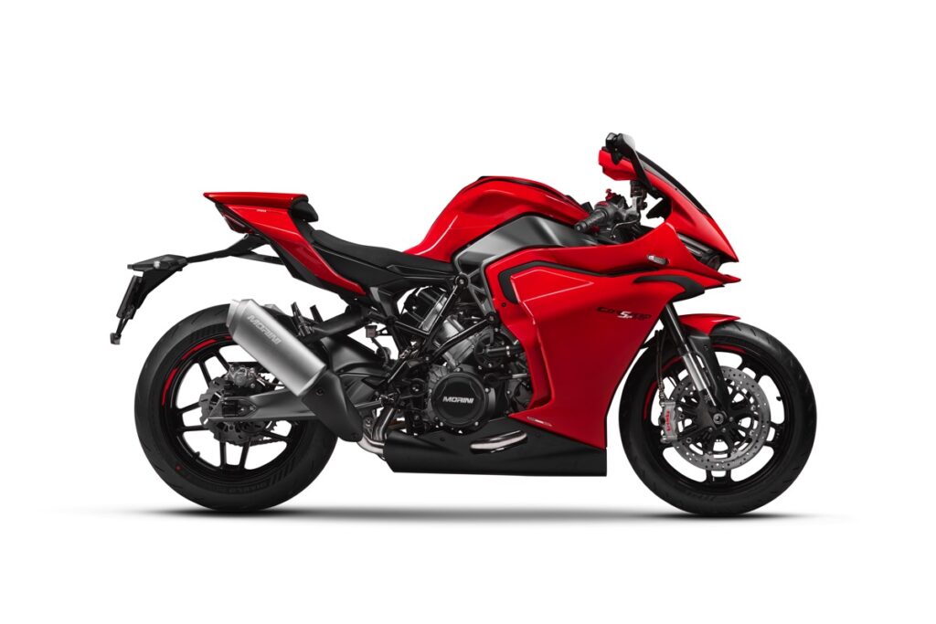 ce nouveau missile italien veut bousculer les japonaises la moto morini corsaro sport 750 v twin arrive en europe avec look de motogp et pneu arrière de superbike 1