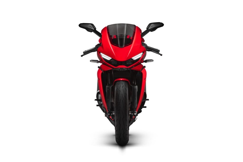 ce nouveau missile italien veut bousculer les japonaises la moto morini corsaro sport 750 v twin arrive en europe avec look de motogp et pneu arrière de superbike 3