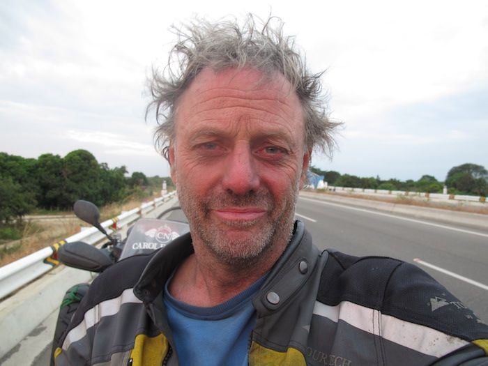 cet homme a failli mourir en parcourant le monde à moto, sur une yamaha r1, en 19 jours un périple épique de 30 000 km sur une sportive 6