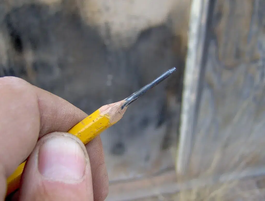 cette astuce japonaise à quelques centimes, avec un simple crayon, permet de redonner une seconde jeunesse à la clé de moto 2