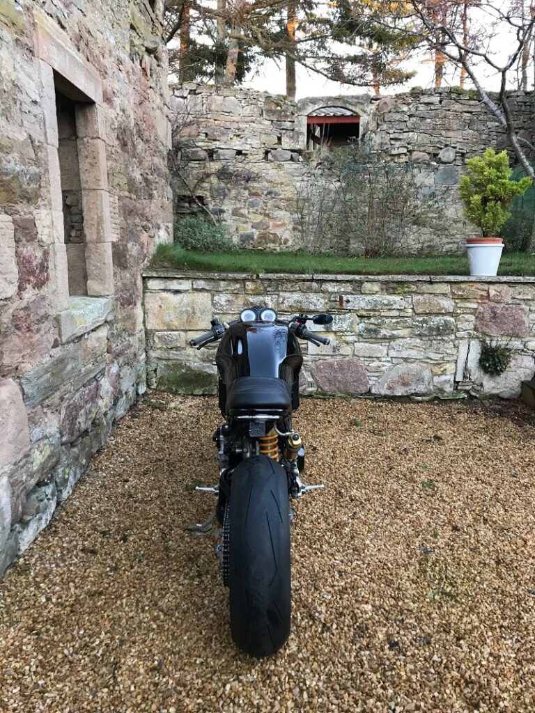 cette ducati personnalisée prouve qu’avec quelques modifications bien pensées, on sublime une légende 3