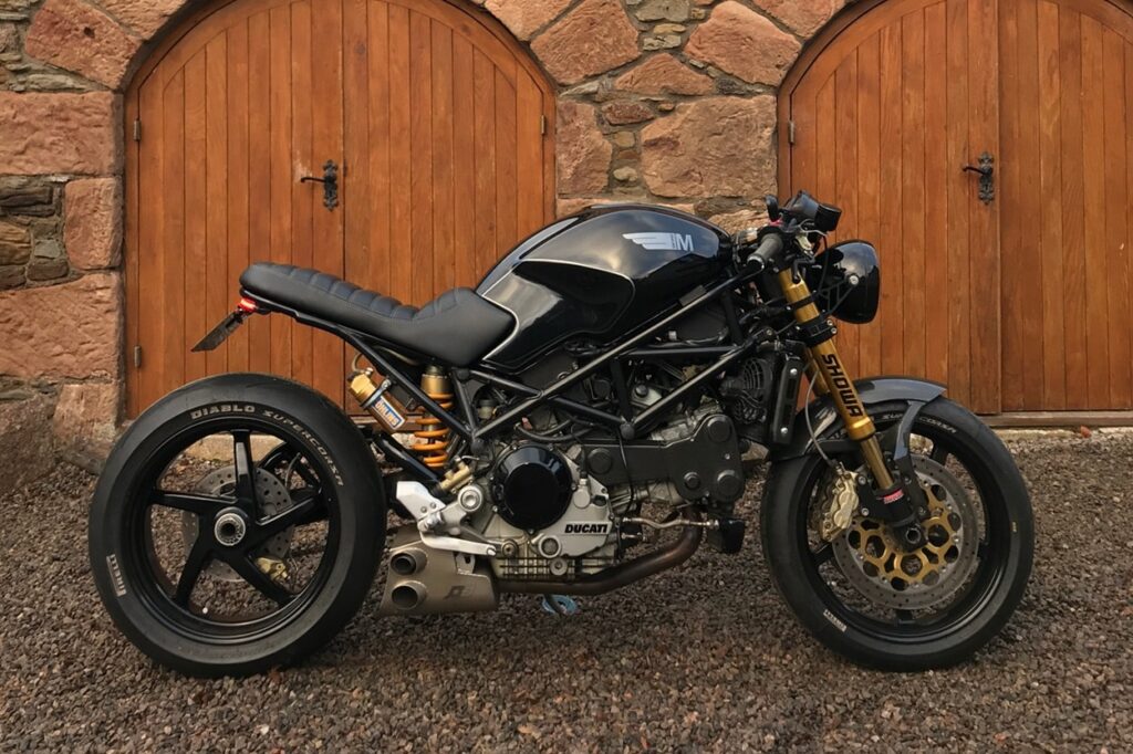 cette ducati personnalisée prouve qu’avec quelques modifications bien pensées, on sublime une légende 8