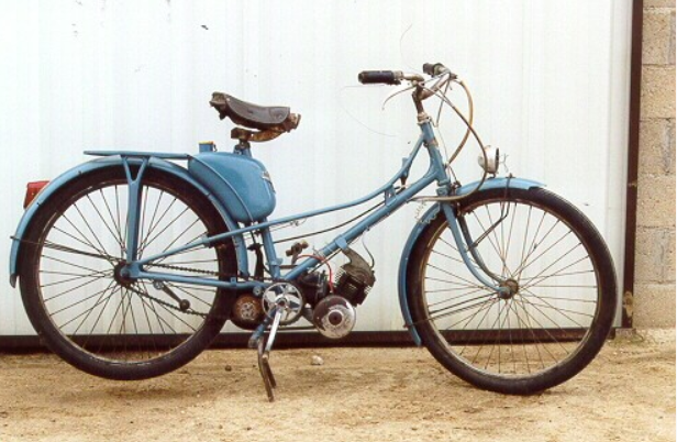 cette marque française dominait l'europe de la moto, se vendant même mieux que vespa jusque dans les années 80 et sa fin tragique 2