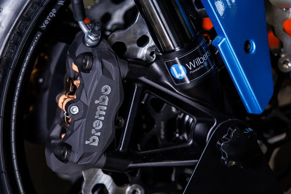 cette moto électrique tout droit sortie de la science fiction arrive en europe 18