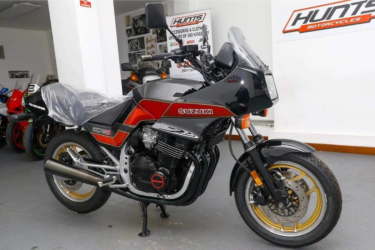 cette suzuki “fantôme” de 1983 n’a jamais roulé une gsx750 es neuve à 0 km refait surface à moins de 9 000 €