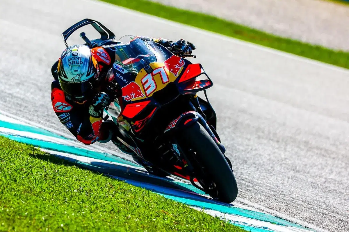 changement historique en motogp avant même l’interdiction du 1 000 cm³ et des gadgets aéros, ktm dégaine un 850 cm³ testé à jerez qui fait taire les sceptiques