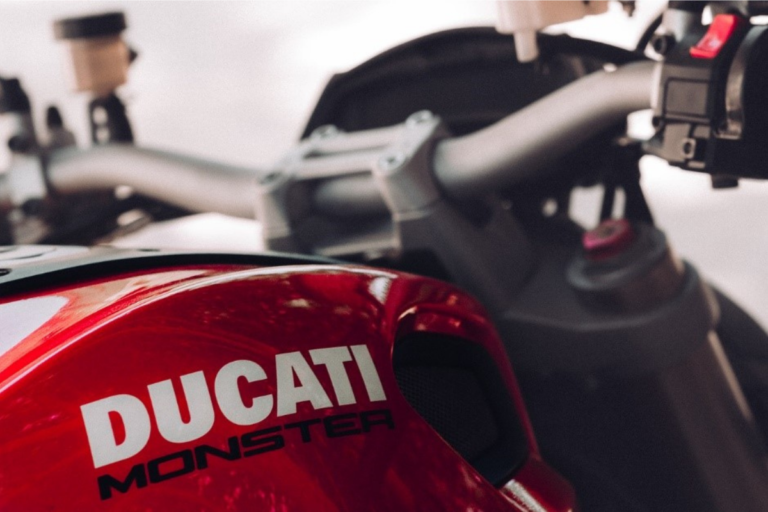 ducati rappelle en urgence ses panigale v2 et streetfighter v2 ce fusible pourrait les roues et envoyer des centaines de motos au tapis