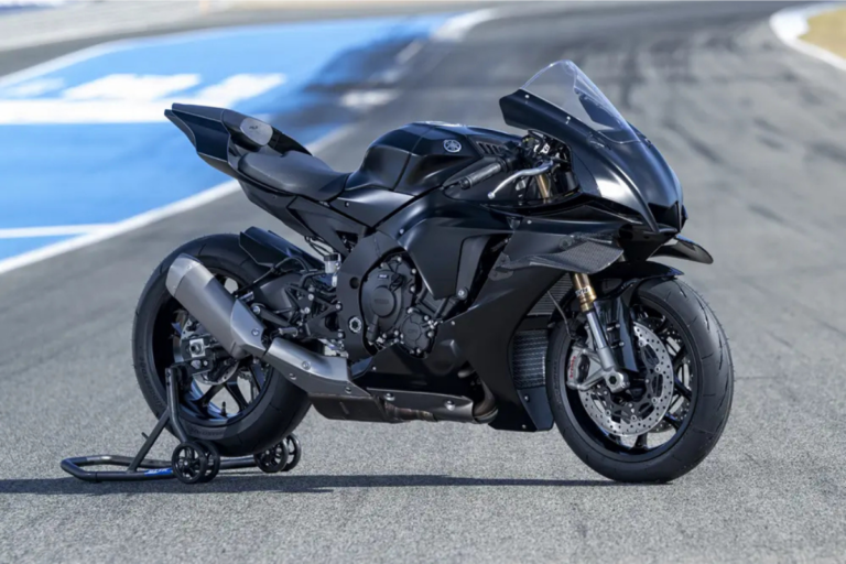 essence plutôt qu’électrique yamaha défie la tendance avec une nouvelle r1 plus radicale et une ténéré 3 cylindres taillée pour l’off road hardcore