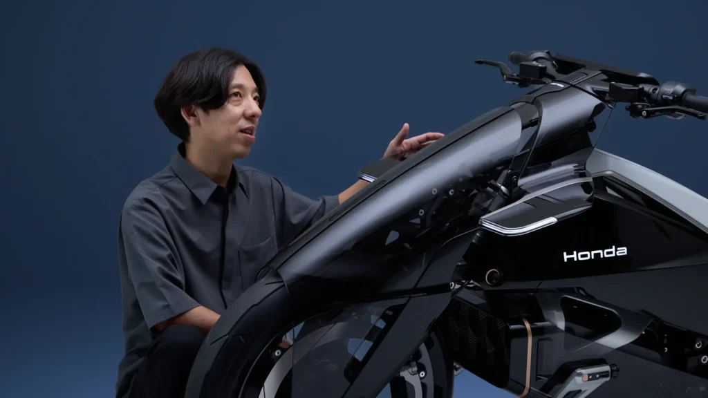 honda lance un pavé dans la mare avec cette moto électrique expérimentale qui veut changer la façon dont le pilote ressent chaque virage 16