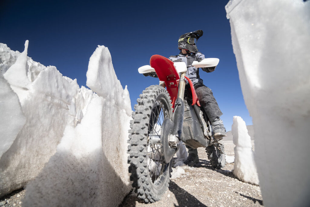 il y a une chose qu'une moto à essence ne pourra jamais faire mais que seule une électrique peut réaliser 9