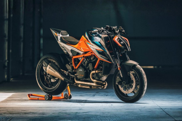 la “bête” passe un nouveau cap la 1390 super duke rr révélée par les documents officiels s’annonce comme la version la plus extrême jamais vue, taillée d’abord pour le chrono puis pour la route