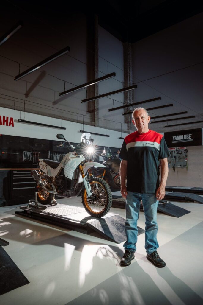 la moto d'aventure la plus bestiale au monde est cette yamaha ténéré très spéciale, préparée par un mécanicien légendaire du motogp 2