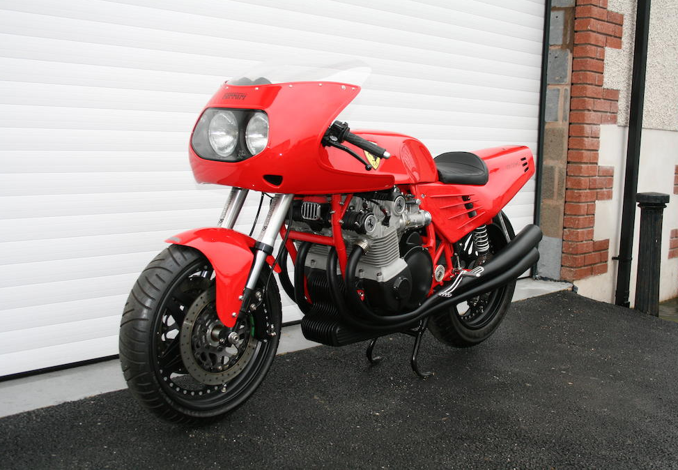 la moto ferrari a bel et bien existé sa construction a duré 24 ans et elle a coûté plus cher qu'un yacht pour finir en échec total 2