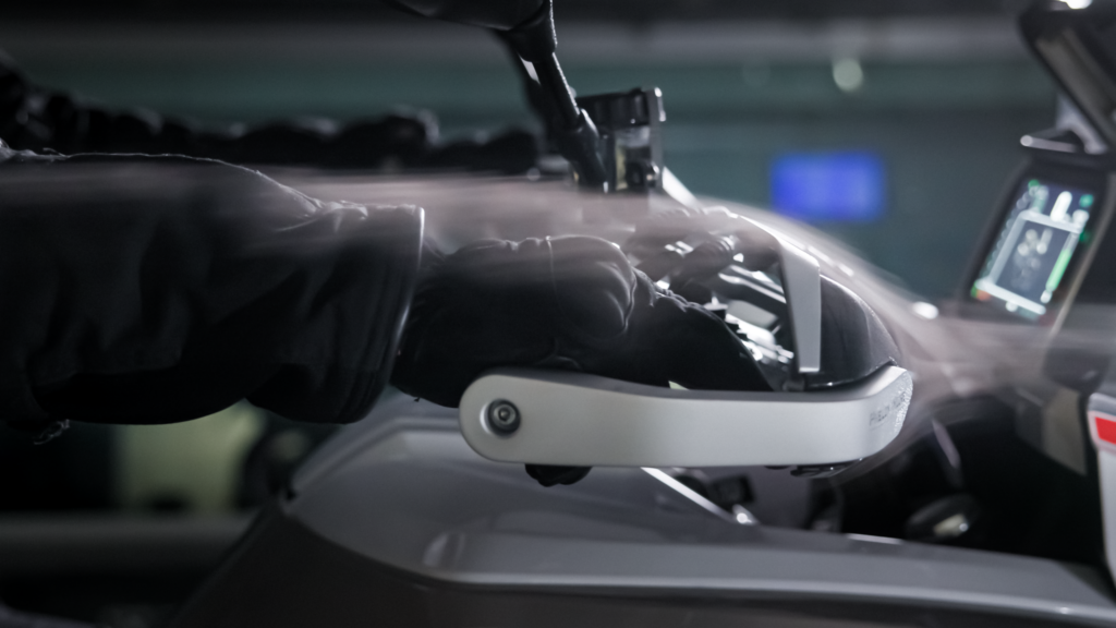 les chinois viennent de faire renaître une autre marque de motos européenne légendaire et leur premier modèle est un fantastique trail qui rivalise avec kawasaki 25