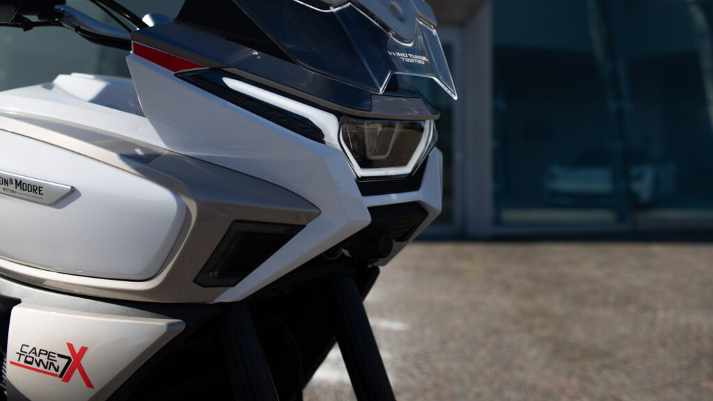 les chinois viennent de faire renaître une autre marque de motos européenne légendaire et leur premier modèle est un fantastique trail qui rivalise avec kawasaki 28