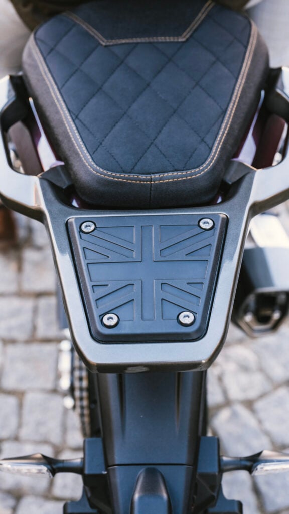 les chinois viennent de faire renaître une autre marque de motos européenne légendaire et leur premier modèle est un fantastique trail qui rivalise avec kawasaki 6