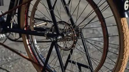 perdue depuis plus de 100 ans, la première moto triumph refait surface par hasard et devient la nouvelle pièce maîtresse du musée de la marque 10