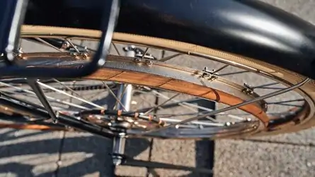 perdue depuis plus de 100 ans, la première moto triumph refait surface par hasard et devient la nouvelle pièce maîtresse du musée de la marque 7