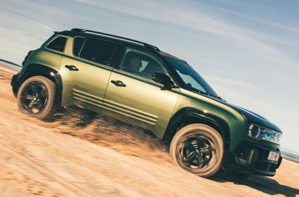 renault croit tenir son nouveau carton une 4l moderne, 4 roues motrices, mode terrain dédié et look rétro, la 4 savane 4x4 veut conquérir le nord de l’europe 10