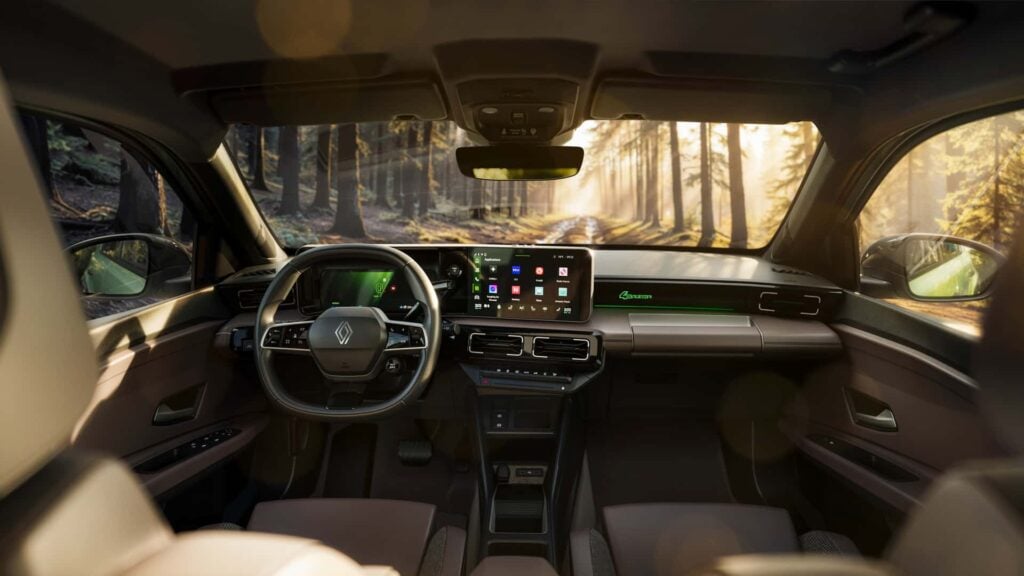 renault croit tenir son nouveau carton une 4l moderne, 4 roues motrices, mode terrain dédié et look rétro, la 4 savane 4x4 veut conquérir le nord de l’europe 16