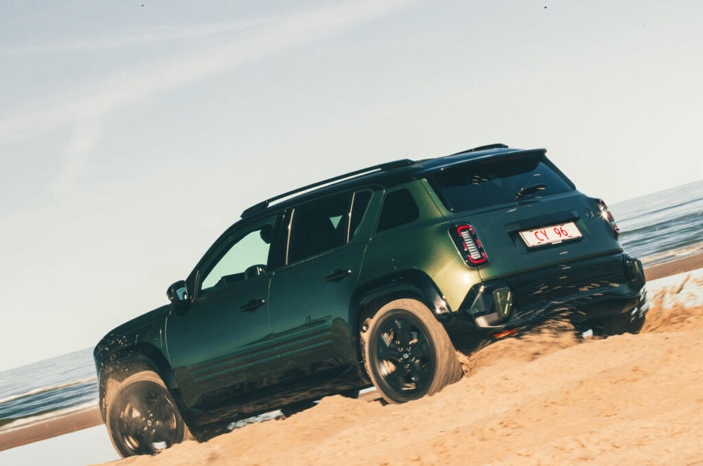 renault croit tenir son nouveau carton une 4l moderne, 4 roues motrices, mode terrain dédié et look rétro, la 4 savane 4x4 veut conquérir le nord de l’europe 7