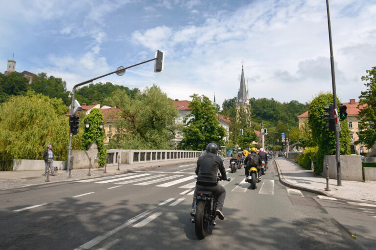 vers la fin de la moto dans nos villes ce pays d'europe projette purement et simplement de supprimer les roues de ses centres urbains
