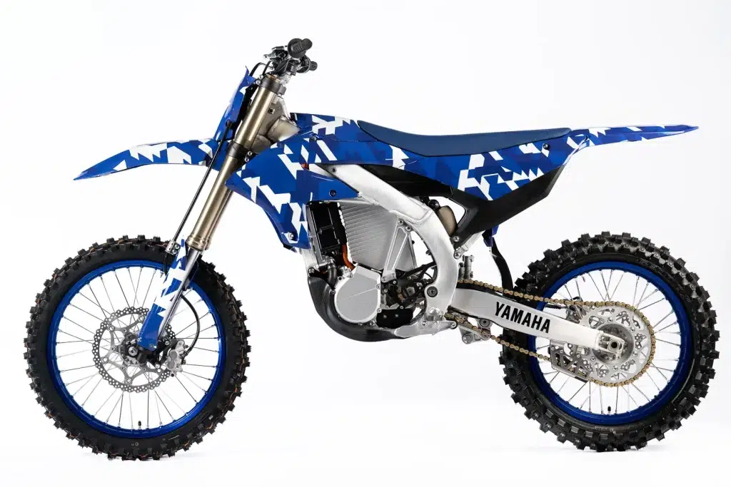 yamaha prépare une moto de cross électrique aussi puissante qu’une 450 thermique ce prototype ye 01 pourrait bouleverser le championnat du monde 1