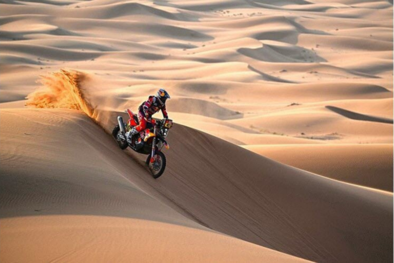 À plus de 160 kmh et sans gps voici le secret fou des pilotes moto du dakar pour s’orienter dans le désert sans se perdre