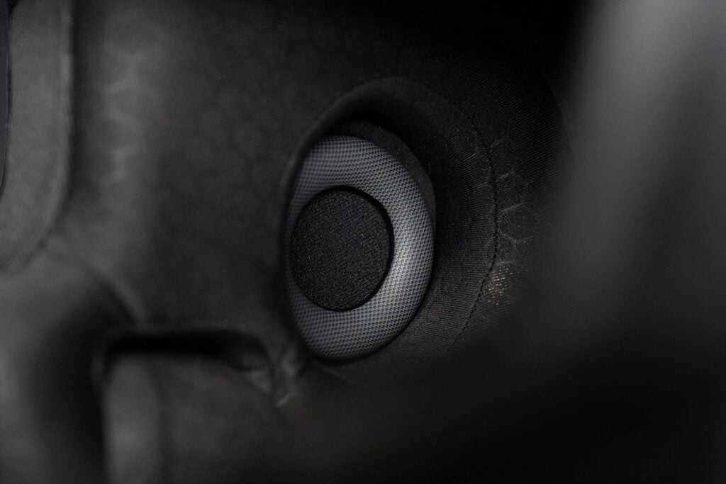 ce casque moto promet de faire taire l’autoroute le sena phantom anc avec réduction active du bruit pourrait bien être le plus silencieux du marché 4