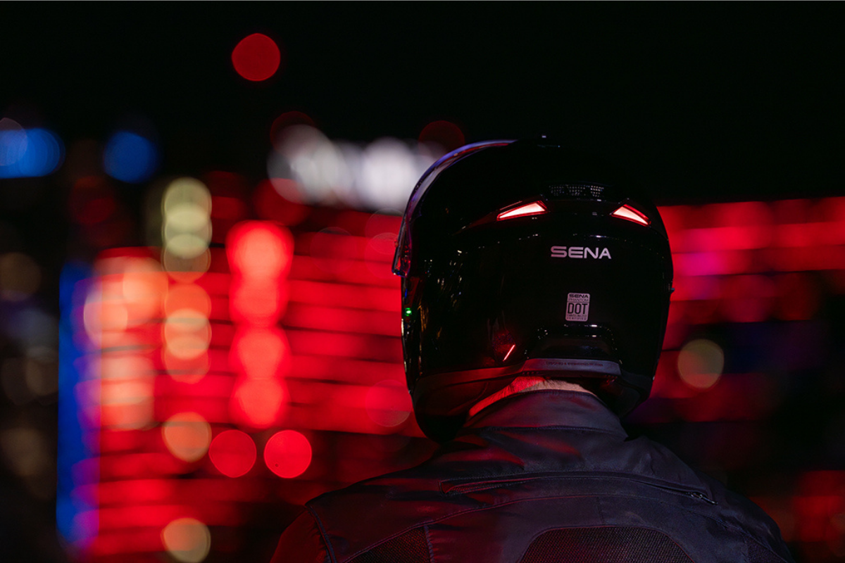 ce casque moto promet de faire taire l’autoroute le sena phantom anc avec réduction active du bruit pourrait bien être le plus silencieux du marché