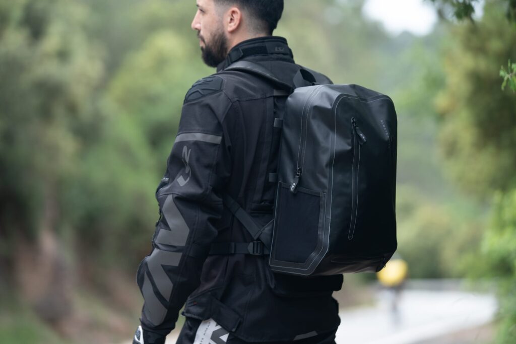 ces nouveaux bagages moto ls2 promettent 40 l étanches pour moins de 200 € la fin des valises rigides hors de prix 1