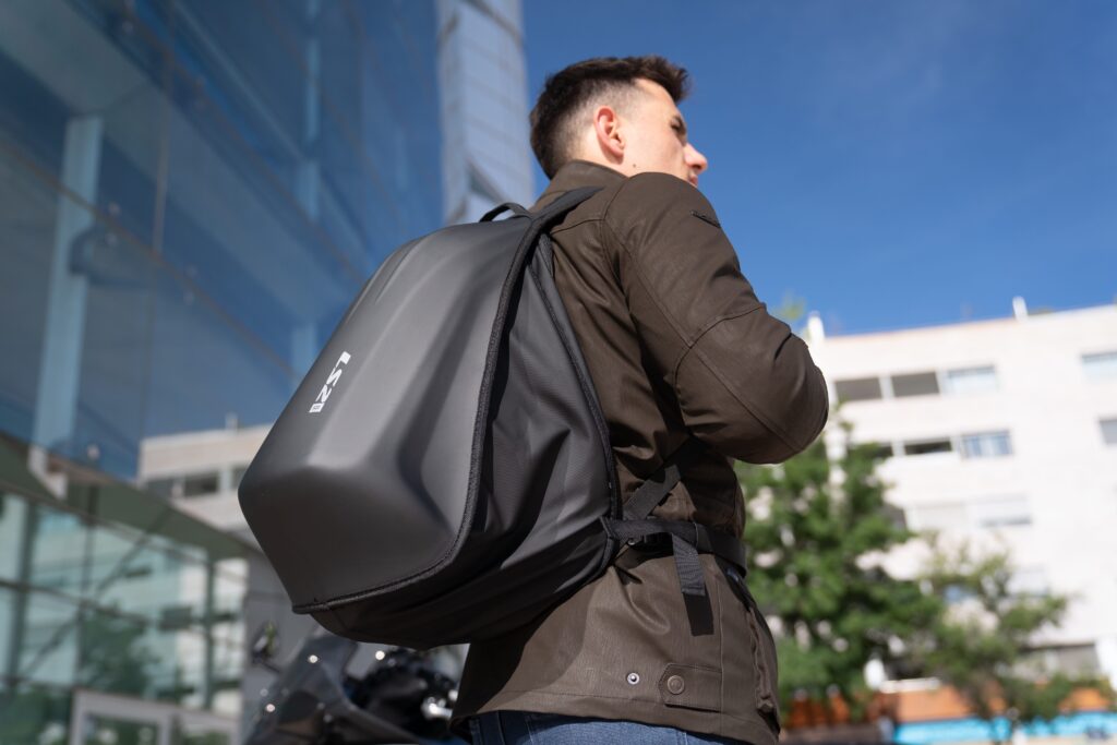 ces nouveaux bagages moto ls2 promettent 40 l étanches pour moins de 200 € la fin des valises rigides hors de prix 3