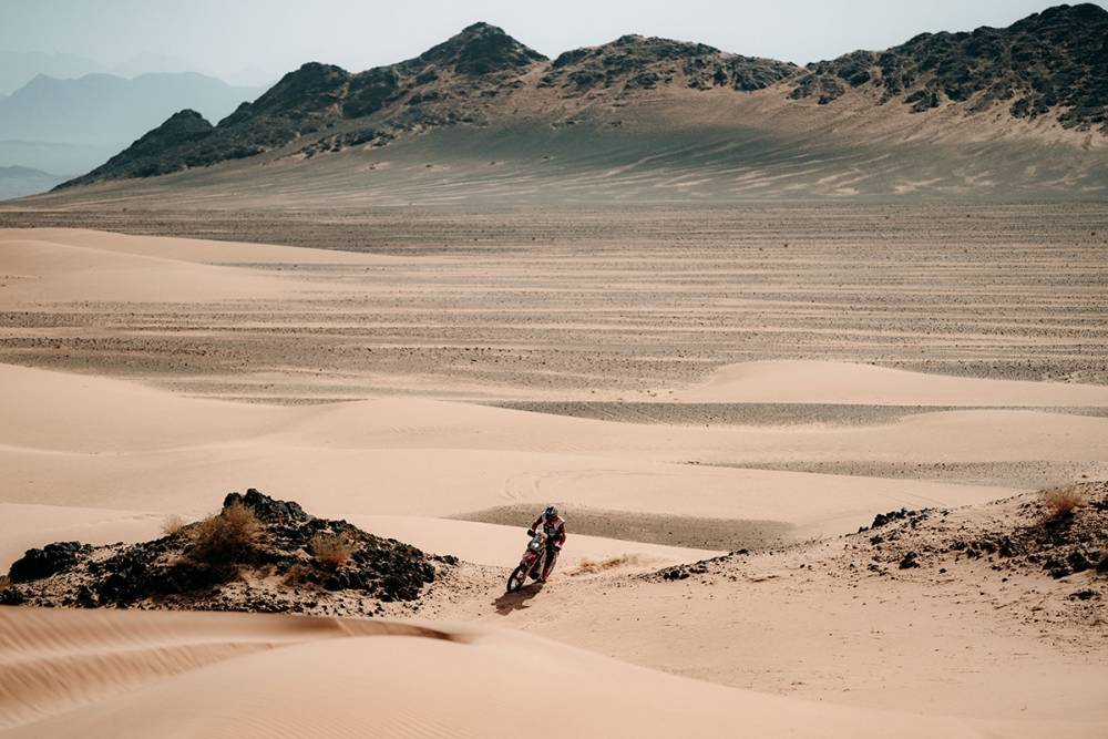 cet “enfant prodige” espagnol de 20 ans roule pour ktm, s’entraîne avec márquez et est en train de voler le dakar 2026 sous le nez des vétérans 7
