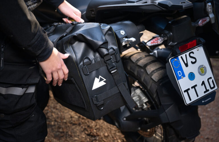 Cette BMW R1300 GS équipée du nouveau kit Touratech peut passer du quotidien au raid au bout du monde en quelques secondes, sans changer de valises 1