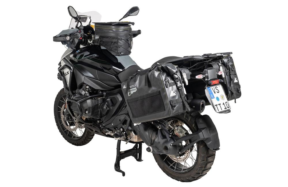 cette bmw r1300 gs équipée du nouveau kit touratech peut passer du quotidien au raid au bout du monde en quelques secondes, sans changer de valises 4