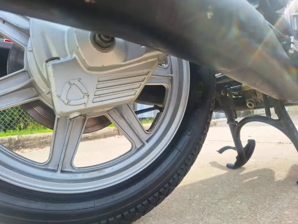 cette moto wankel de 1 000 cc n’a été produite qu’à 38 exemplaires une van veen ocr1000 en état d’origine part à las vegas et pourrait dépasser les 100 000 € 15