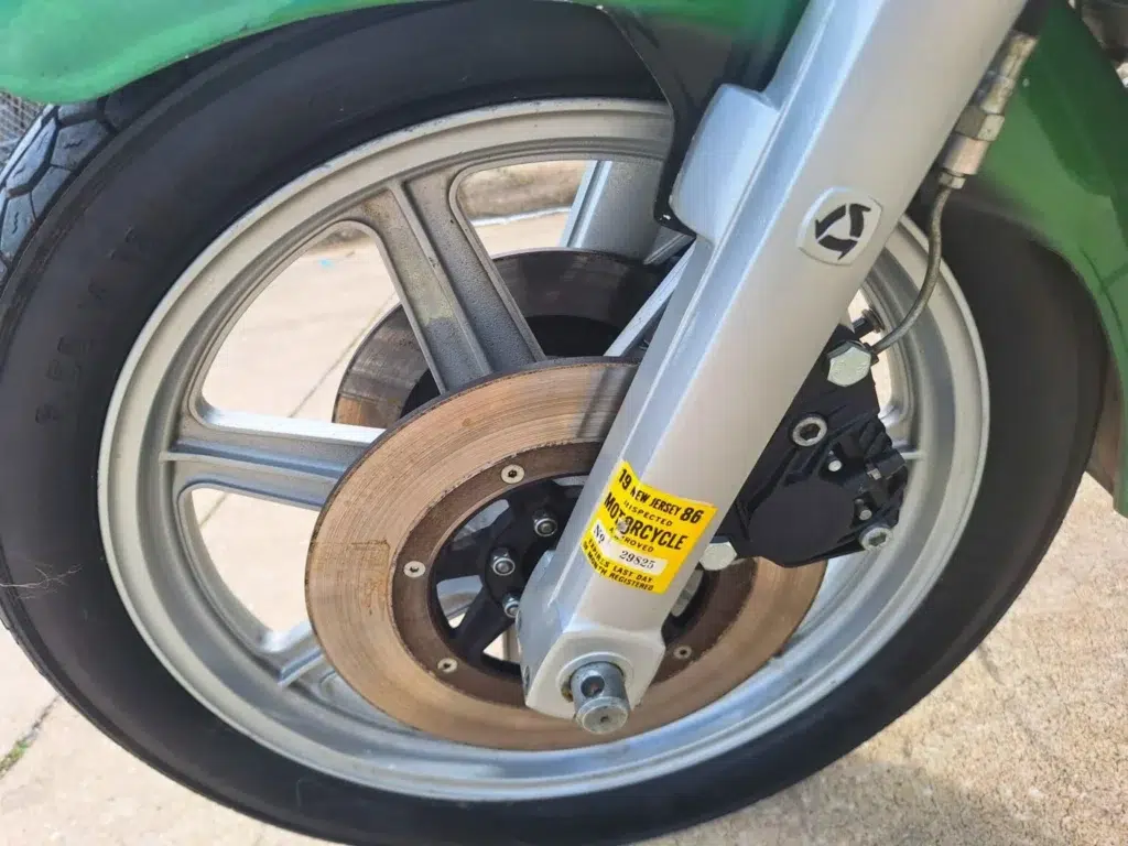 cette moto wankel de 1 000 cc n’a été produite qu’à 38 exemplaires une van veen ocr1000 en état d’origine part à las vegas et pourrait dépasser les 100 000 € 18