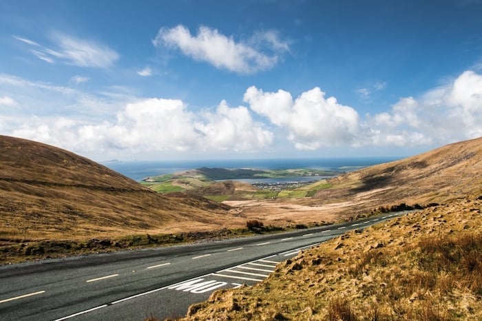 cette route irlandaise est la plus sauvage du monde pour les motards 2 500 km de vent, de guinness et de paysages qui vous feront oublier l’autoroute 1