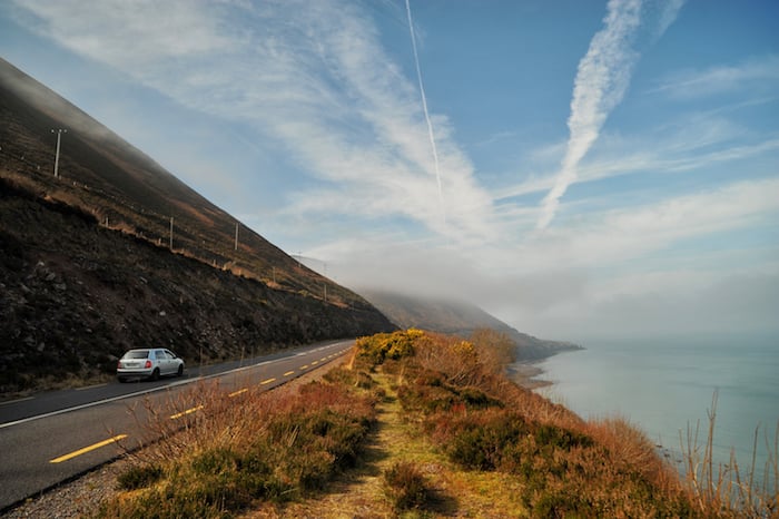 cette route irlandaise est la plus sauvage du monde pour les motards 2 500 km de vent, de guinness et de paysages qui vous feront oublier l’autoroute 3