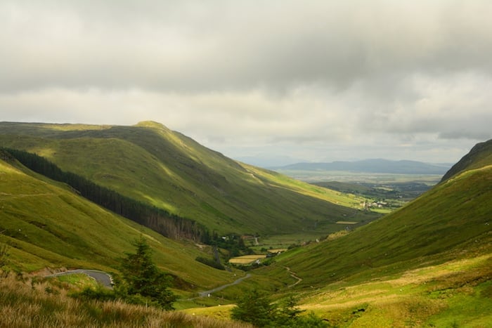 cette route irlandaise est la plus sauvage du monde pour les motards 2 500 km de vent, de guinness et de paysages qui vous feront oublier l’autoroute 5