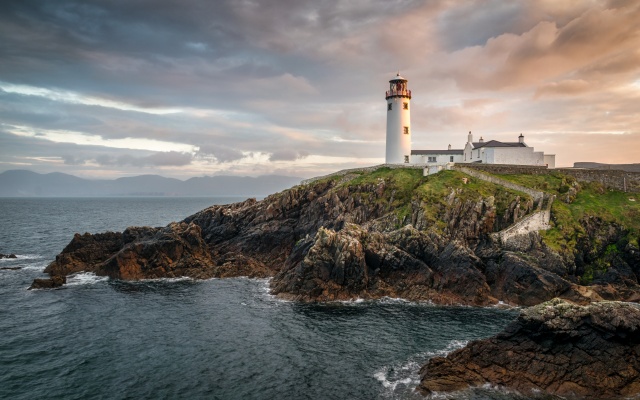 cette route irlandaise est la plus sauvage du monde pour les motards 2 500 km de vent, de guinness et de paysages qui vous feront oublier l’autoroute 6