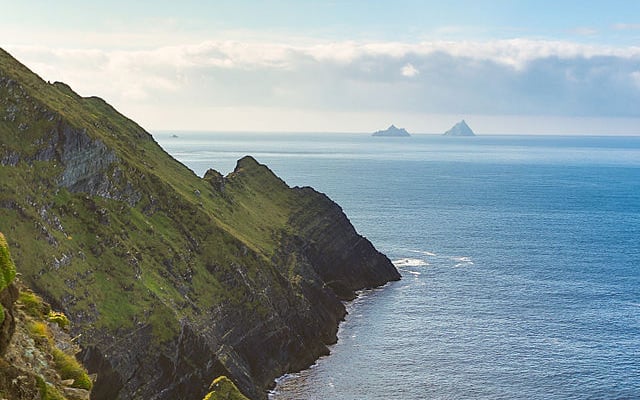 cette route irlandaise est la plus sauvage du monde pour les motards 2 500 km de vent, de guinness et de paysages qui vous feront oublier l’autoroute 9