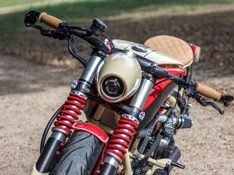 disparue à cause de la seconde guerre mondiale, cette marque tchèque revient 80 ans plus tard avec une böhmerland 21 à 58 000 € réservée à 10 motards dans le monde 1