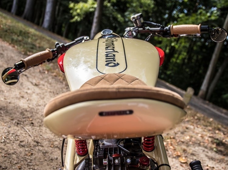 disparue à cause de la seconde guerre mondiale, cette marque tchèque revient 80 ans plus tard avec une böhmerland 21 à 58 000 € réservée à 10 motards dans le monde 5